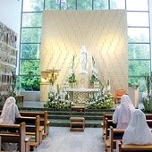 Zakonna kaplica to także sanktuarium NMP Jazłowieckiej