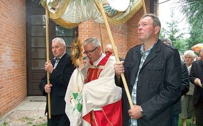  Rocznicowej uroczystości przewodniczył ks. Marek Janas, dziekan dekanatu Starachowice Północ