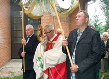  Rocznicowej uroczystości przewodniczył ks. Marek Janas, dziekan dekanatu Starachowice Północ