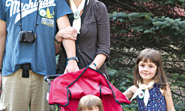  Rodzina Szewczyków rusza na Pielgrzymkę Rybnicką po powrocie z emigracji w 2012 r.