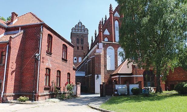  Świątynia budowana była w latach 1317–1325 w stylu gotyckim. Renesansowa wieża pochodzi z roku 1550