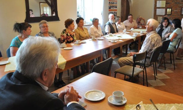 Krzyż w polu i ojczyzna w pudełku