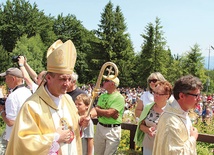   Bp Roman Pindel przewodniczył na Groniu modlitwie dziękczynnej pielgrzymów