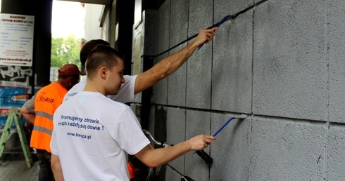Pseudograffiti znika z Krakowa