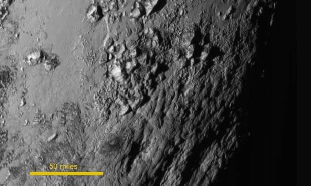 Sonda odkryła łańcuchy górskie na Plutonie