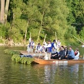 Premier Kopacz na flisackiej łodzi 