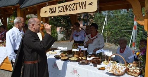 Miski pełne smakołyków 