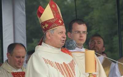 Bp Henryk Tomasik jest krajowym duszpasterzem młodzieży