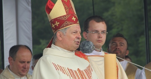 Bp Henryk Tomasik jest krajowym duszpasterzem młodzieży