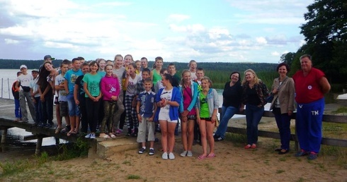 Dzieci z Litwy nad Jeziorem Łańskim