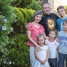 Renata i Jacek Szulcowie,  rodzice Maksymiliana, Franciszka, Antoniego i Klary