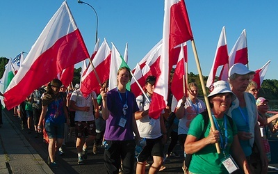 Pielgrzymka piesza to także lekcja patriotyzmu