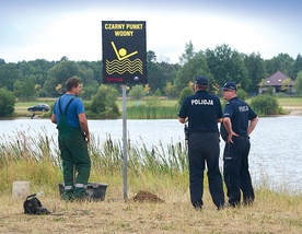 Nad Zalewem Żyrardowskim pojawiła się tablica ostrzegawcza