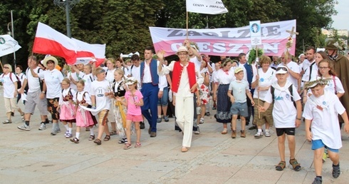 Jubileuszowi pielgrzymi wkraczają na Jasną Górę