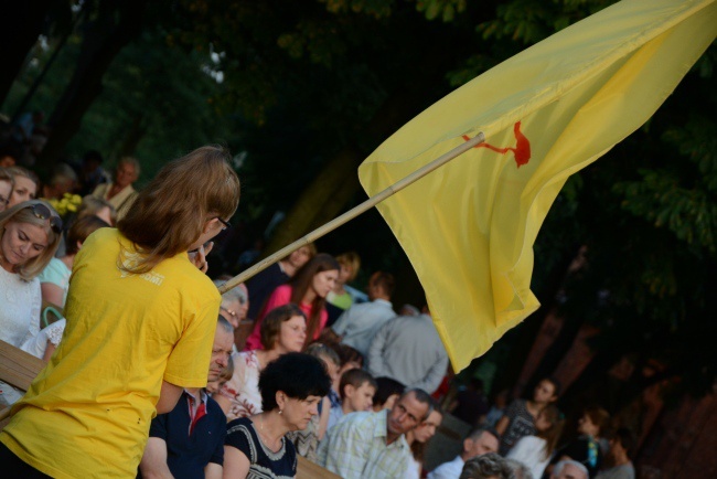 Wieczór Uwielbienia w sanktuarium św. Anny