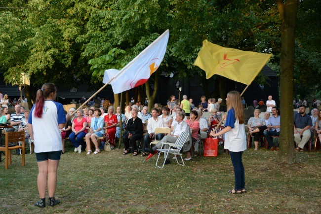 Wieczór Uwielbienia w sanktuarium św. Anny