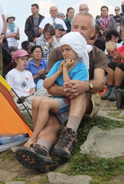 W Ewangelizacji w Beskidach uczestniczą wszyskie pokolenia - bardzo wiele rodzin z małymi dziećmi!