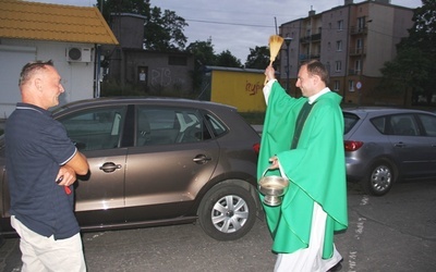 Pojazdy zostały poświęcone m.in. w parafii garnizonowej w Skierniewicach