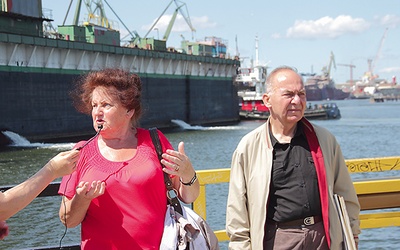  Helena Dmochowska i Maciej Multaniak są przewodnikami podczas spacerów szlakiem kobiet pracujących w Stoczni Gdańskiej