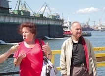  Helena Dmochowska i Maciej Multaniak są przewodnikami podczas spacerów szlakiem kobiet pracujących w Stoczni Gdańskiej
