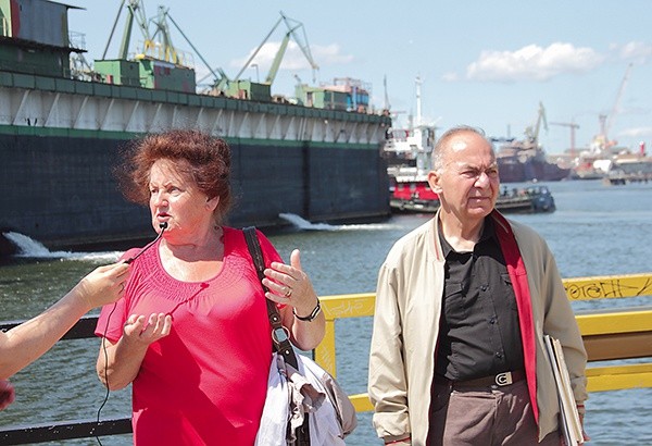  Helena Dmochowska i Maciej Multaniak są przewodnikami podczas spacerów szlakiem kobiet pracujących w Stoczni Gdańskiej