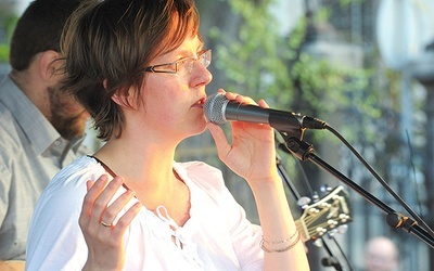  Agnieszka Lesiów podczas koncertu