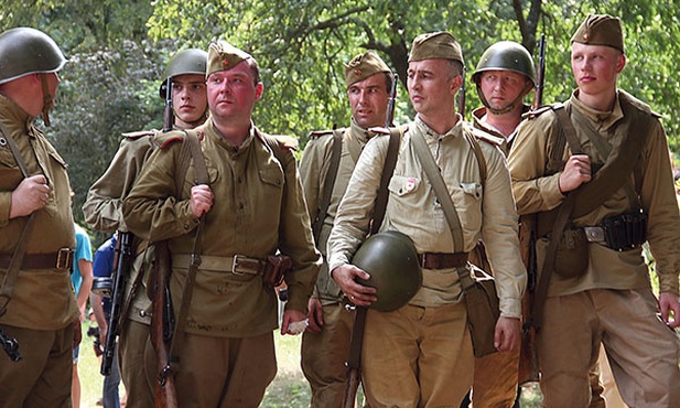  Rekonstruktorzy, którzy wzięli udział w inscenizacji, pochodzą z różnych stron Polski