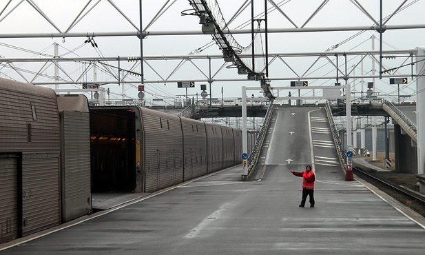 Do eurotunelu pod osłoną nocy