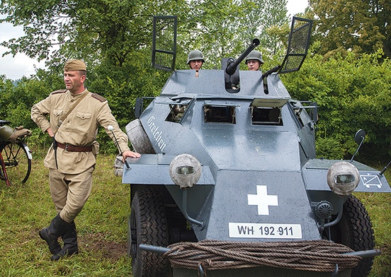  Oryginalne pojazdy i ich repliki, umundurowani rekonstruktorzy i historyczne uzbrojenie – wszystko to podczas Biesiady jest na wyciagnięcie ręki