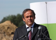 Wybory na prezydenta FIFA. Platini startuje