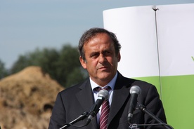 Wybory na prezydenta FIFA. Platini startuje