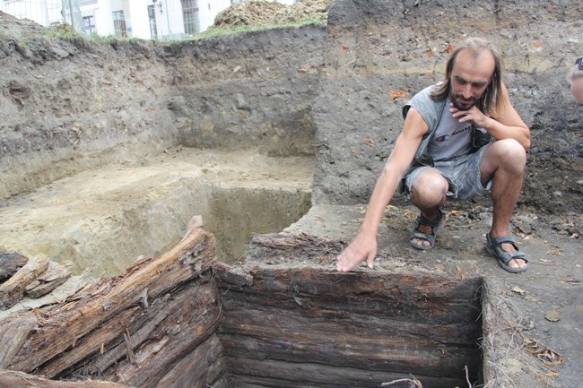 O jednej ze studni, która znajdowała się przy dawnym ratuszu, opowiada Grzegorz Barczyk