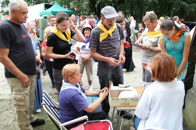 70. Pielgrzymka Rybnicka - dzień pierwszy - w drodze