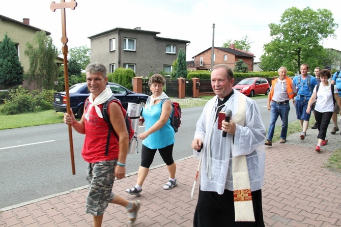 70. Pielgrzymka Rybnicka - dzień pierwszy - w drodze