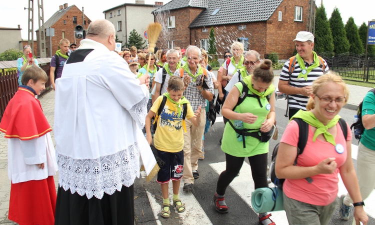 70. Pielgrzymka Rybnicka - dzień pierwszy - w drodze