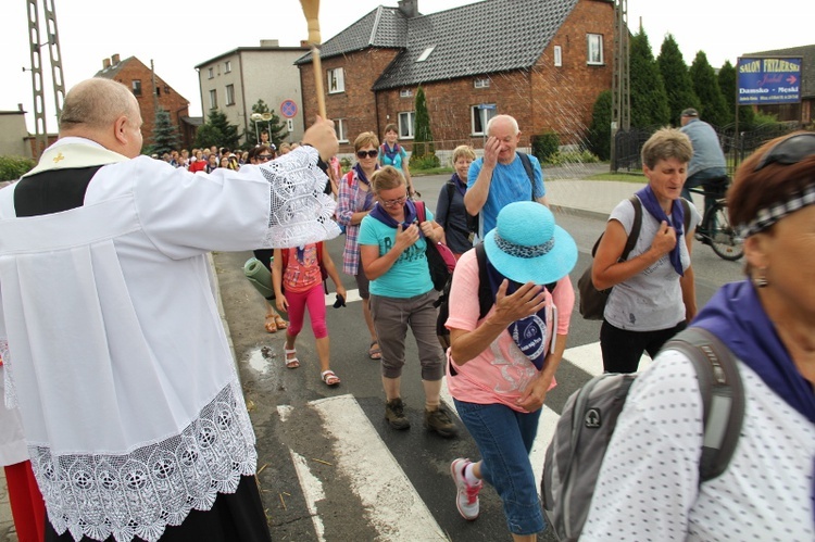 70. Pielgrzymka Rybnicka - dzień pierwszy - w drodze