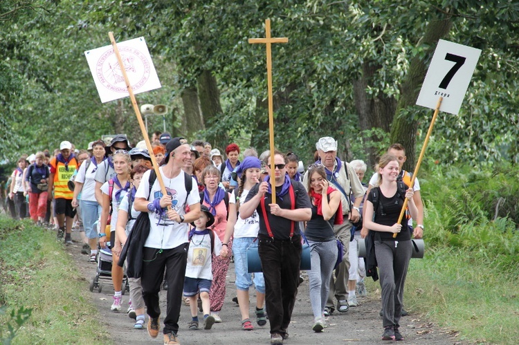 70. Pielgrzymka Rybnicka - dzień pierwszy - w drodze