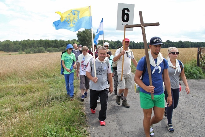 70. Pielgrzymka Rybnicka - dzień pierwszy - w drodze