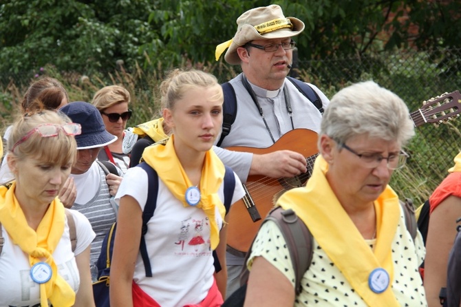 70. Pielgrzymka Rybnicka - dzień pierwszy - w drodze