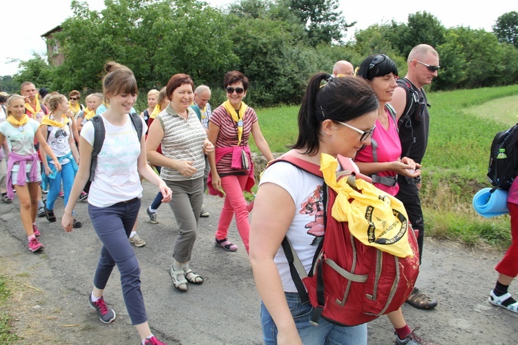 70. Pielgrzymka Rybnicka - dzień pierwszy - w drodze