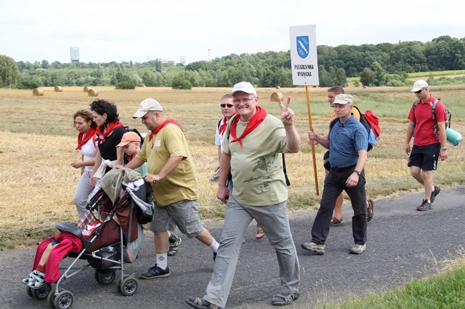 70. Pielgrzymka Rybnicka - dzień pierwszy - w drodze