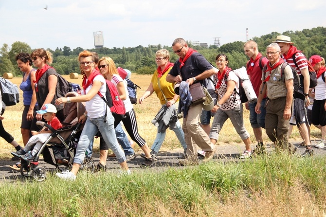 70. Pielgrzymka Rybnicka - dzień pierwszy - w drodze