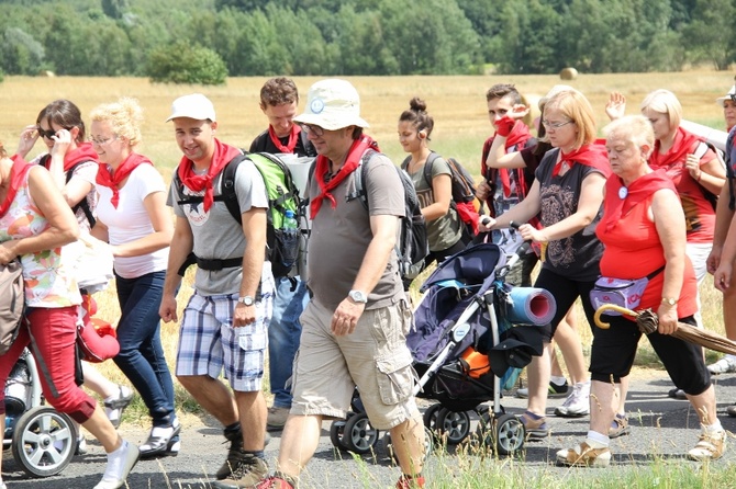 70. Pielgrzymka Rybnicka - dzień pierwszy - w drodze