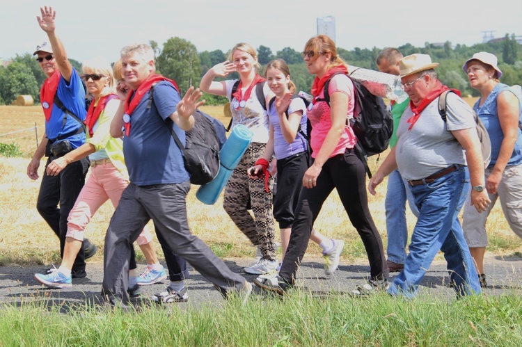 70. Pielgrzymka Rybnicka - dzień pierwszy - w drodze