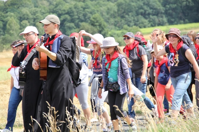 70. Pielgrzymka Rybnicka - dzień pierwszy - w drodze