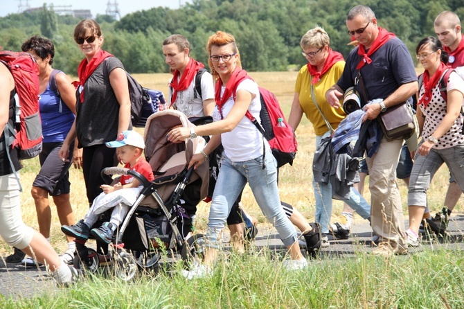 70. Pielgrzymka Rybnicka - dzień pierwszy - w drodze