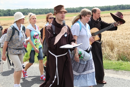 70. Pielgrzymka Rybnicka - dzień pierwszy - w drodze