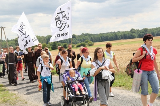 70. Pielgrzymka Rybnicka - dzień pierwszy - w drodze