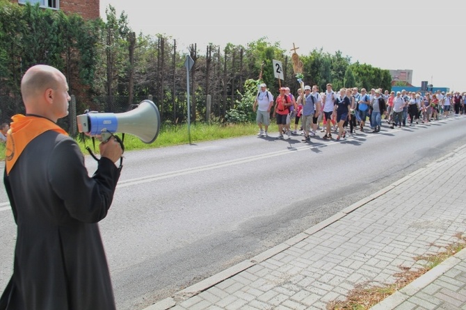 70. Pielgrzymka Rybnicka - dzień pierwszy - w drodze