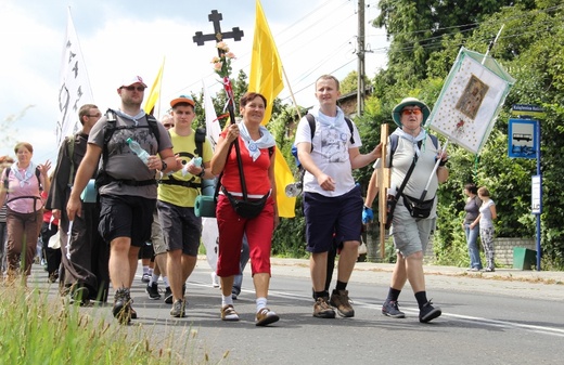 70. Pielgrzymka Rybnicka - dzień pierwszy - w drodze